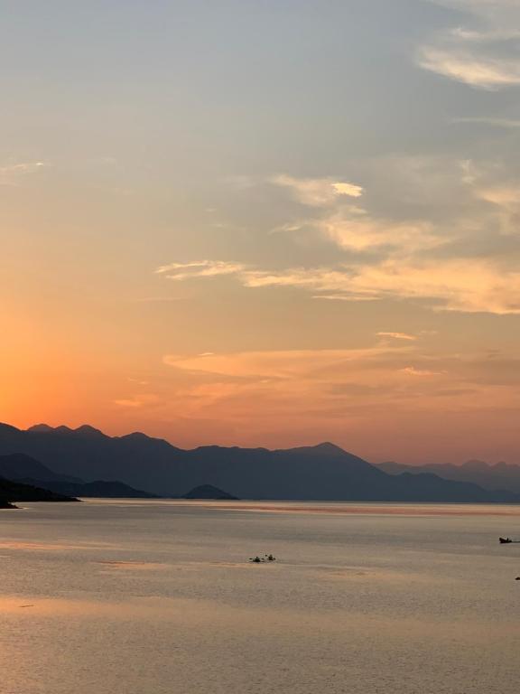 Φυσικό τοπίο κοντά σε αυτό το κάμπινγκ