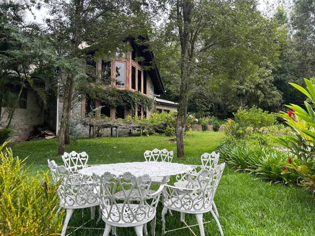 Κήπος έξω από το Chalet Campestre Lomas de Holanda