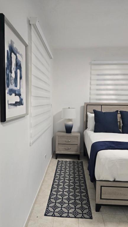 Postel nebo postele na pokoji v ubytování Los Roires Beach Apartments