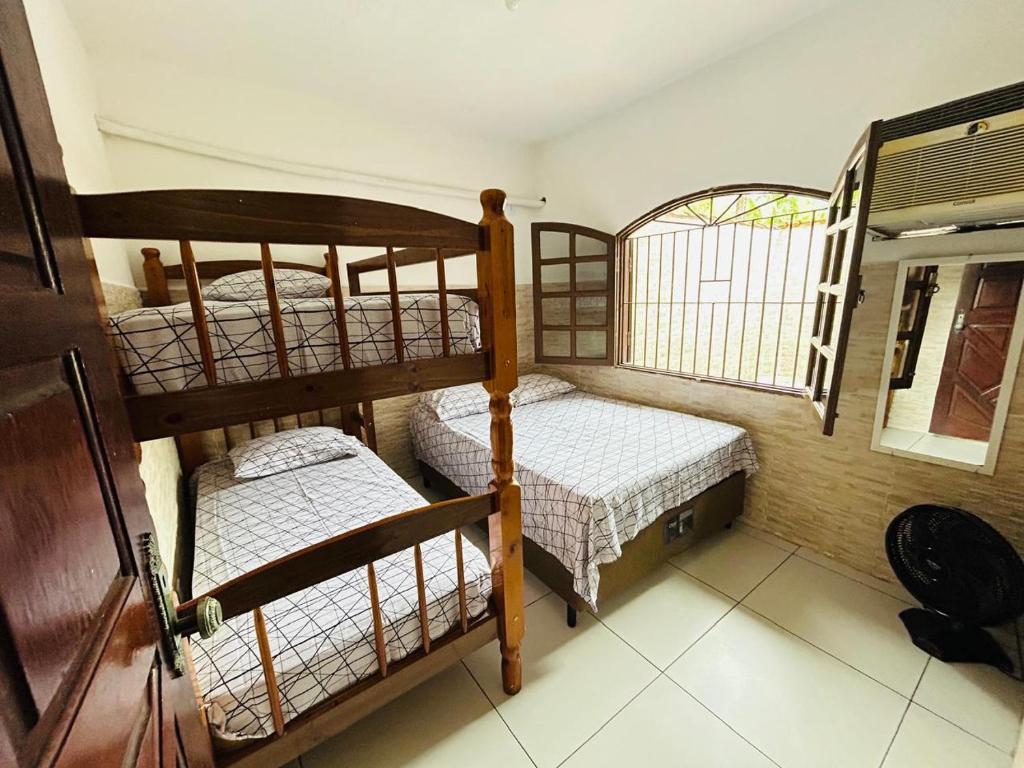 En eller flere senge i et værelse på Casa em Bertioga com piscina aquecida Sitio família ROCHA