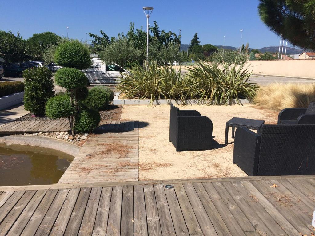 Fotografie z fotogalerie ubytování Sous Les Pins v destinaci Étoile-sur-Rhône