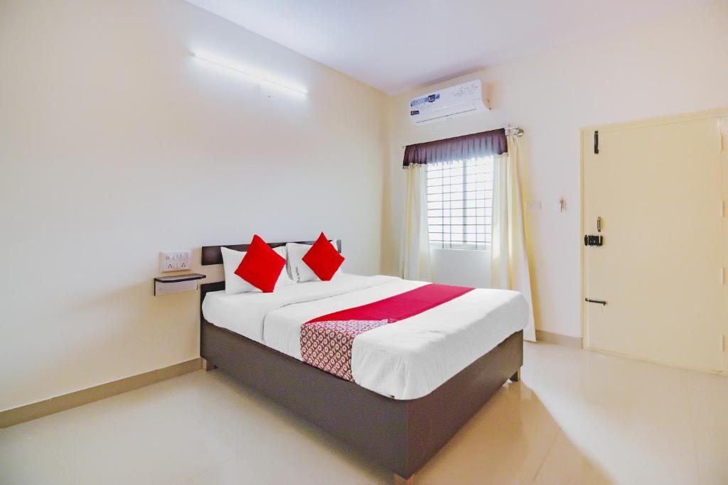 Postel nebo postele na pokoji v ubytování Hotel O P N K Suites