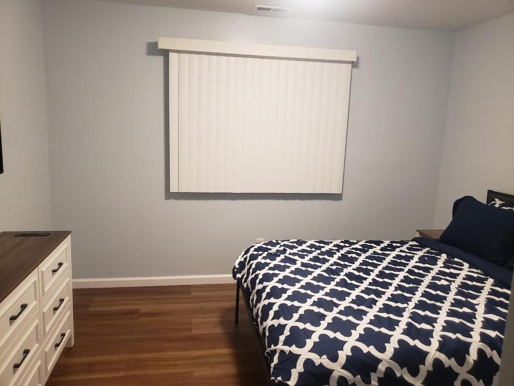 Ένα ή περισσότερα κρεβάτια σε δωμάτιο στο Discover the magic in every season! 2 bedroom condo, full kitchen