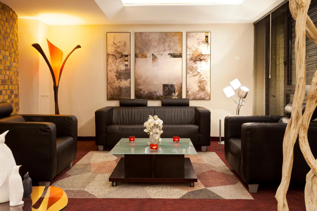 Posezení v ubytování Kyriad Hotel Strasbourg Lingolsheim