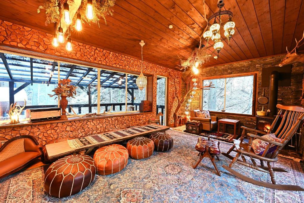 Khu vực ghế ngồi tại 道志村RentalVilla12498番地ー最大11名 サウナ無料