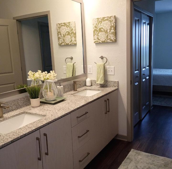 Fotografie z fotogalerie ubytování Luxury Views By The Water 1 in Madison, Airport , Toyota Field, Arsenal v destinaci Madison