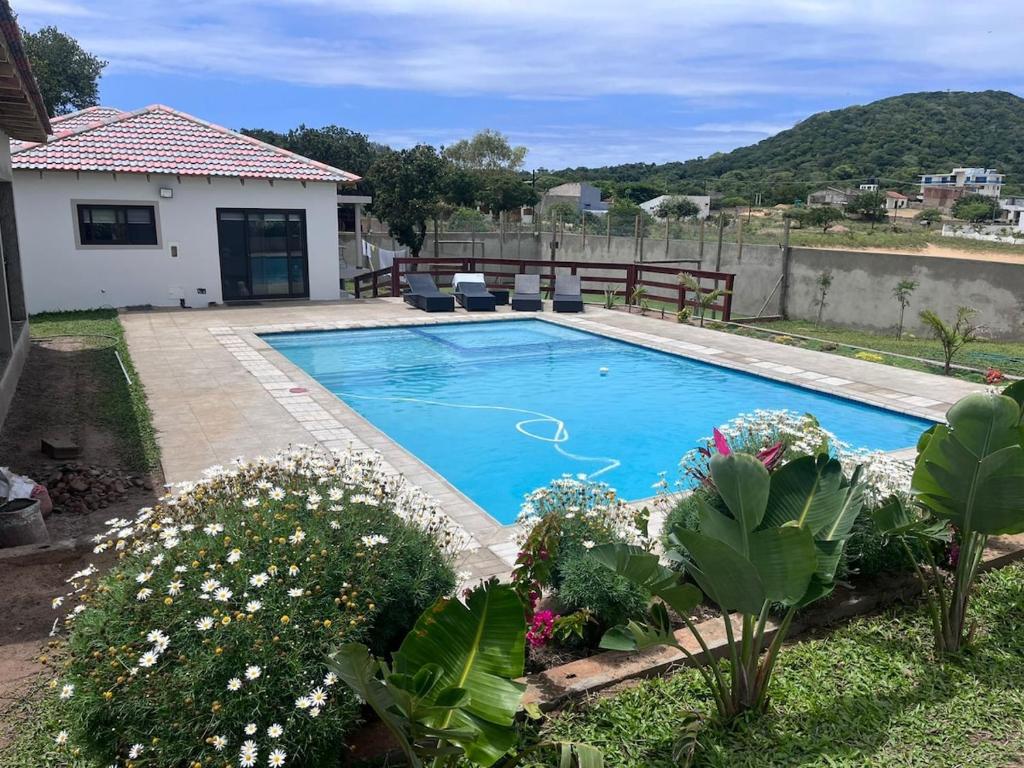 Πισίνα στο ή κοντά στο Ponta Rest House