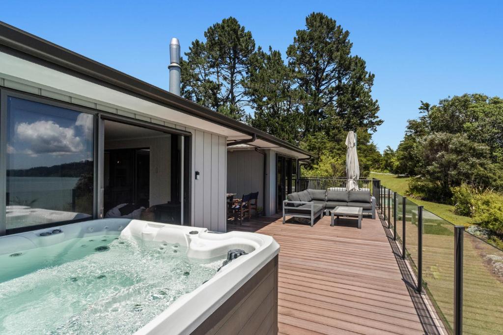 Fotografie z fotogalerie ubytování Hihi O Te Ra - Waterfront Waiotahe Holiday Home v destinaci Kutarere