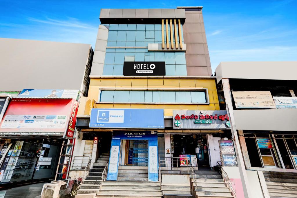 Tòa nhà nơi khách sạn tọa lạc