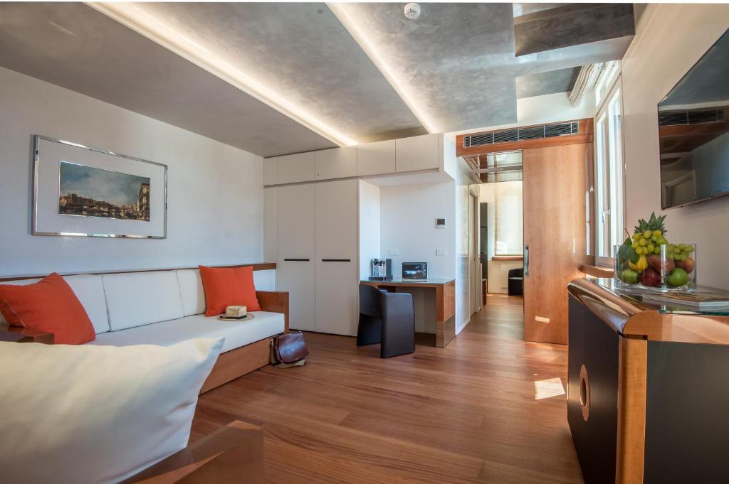 Gallery image of Hotel Rialto in Venice