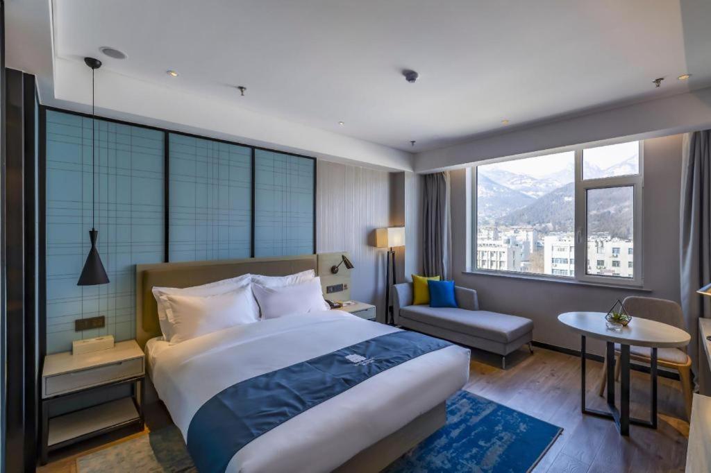 Ένα ή περισσότερα κρεβάτια σε δωμάτιο στο Echarm Hotel Tai'an Taishan Tianwai Village Hongmen