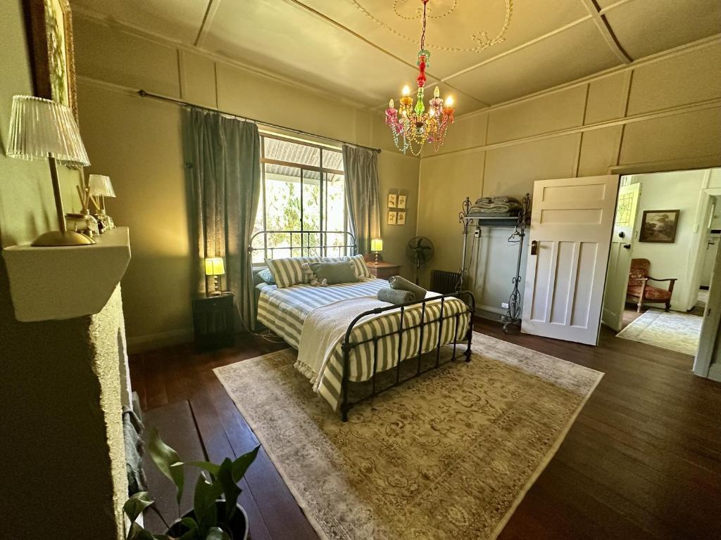 En eller flere senge i et værelse på Hilltop Cottage