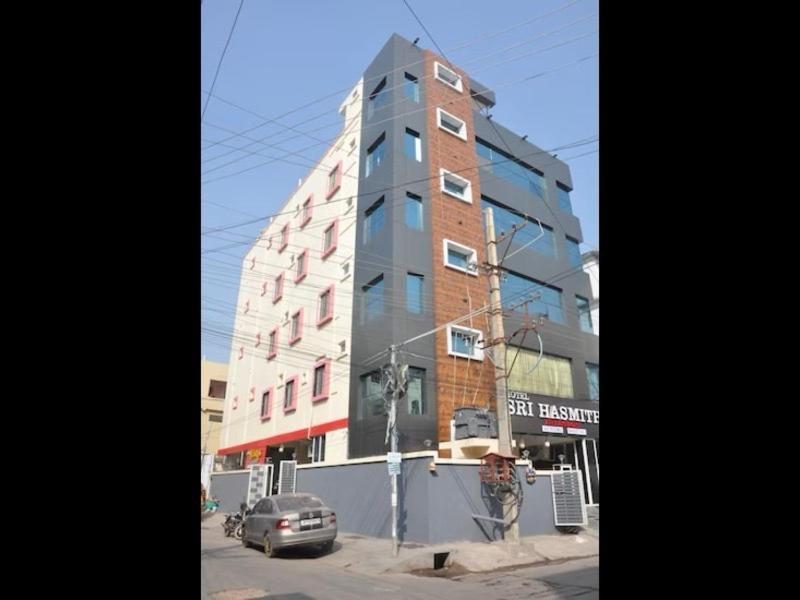 a tall building on the corner of a street at Hotel Sri Hasmitha in Vijayawāda