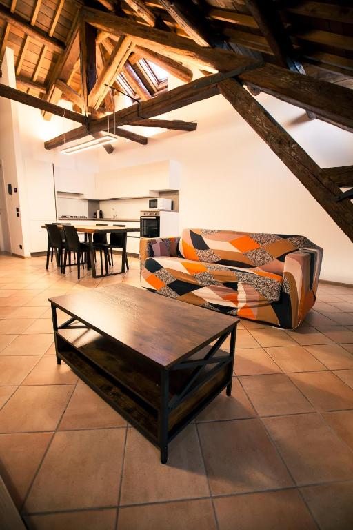 a living room with a couch and a table at Penthouse at the Monument in Trichiana