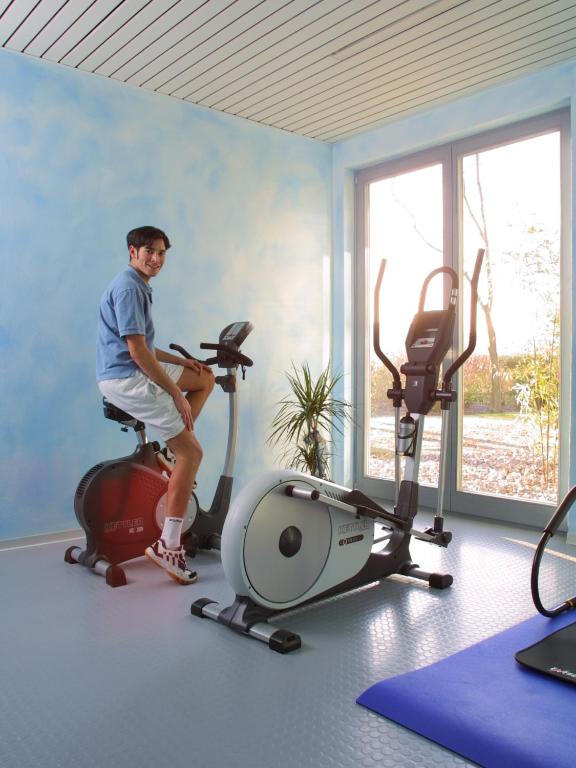 Fitness centrum a/nebo fitness zařízení v ubytování Akzent Hotel Haus Surendorff