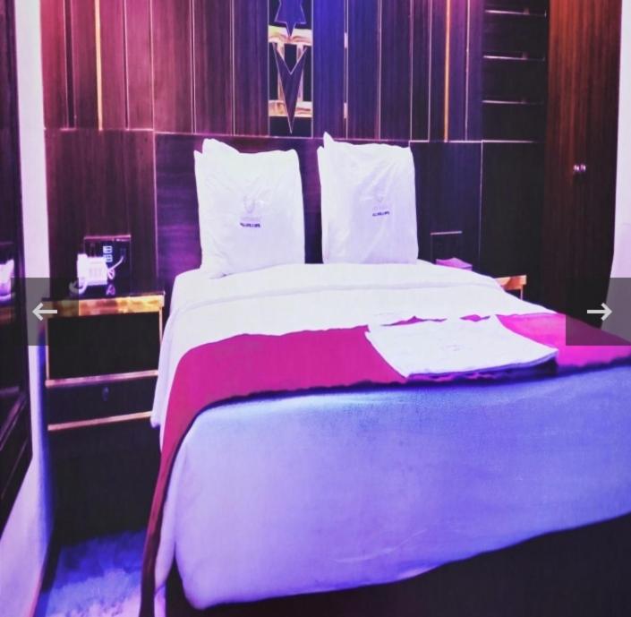 Ένα ή περισσότερα κρεβάτια σε δωμάτιο στο Portsmouth Villa Hotel & Suites