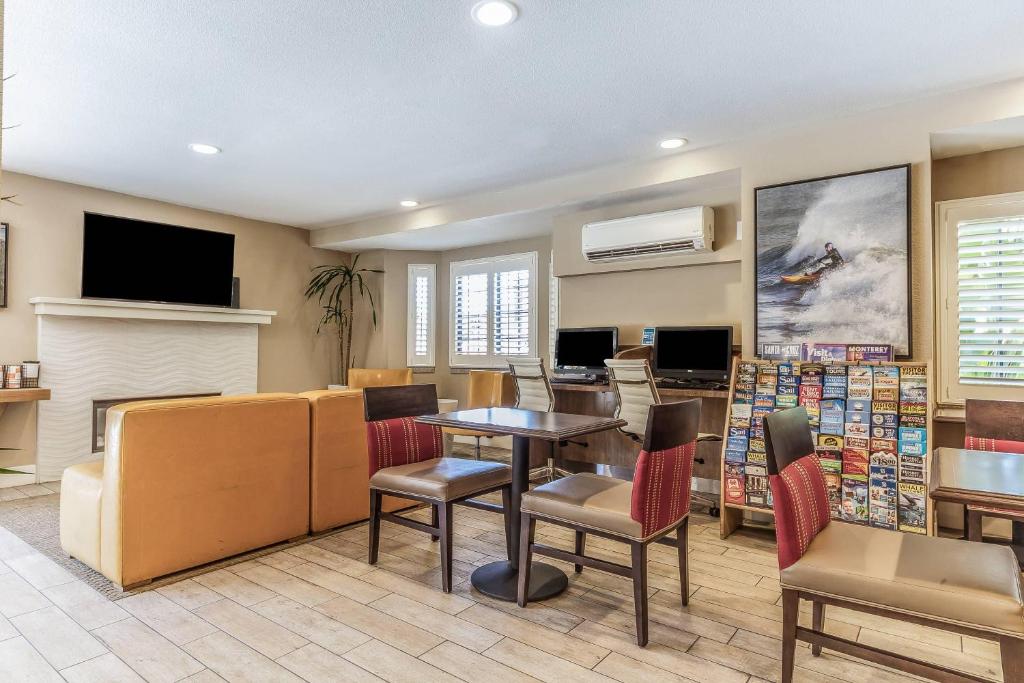 Comfort Inn Santa Cruz North photo