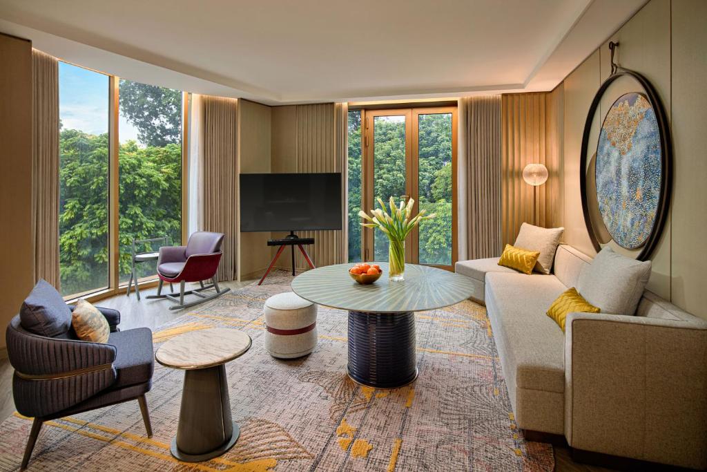 One-Bedroom Fairmont Suite King - Separate Living Space