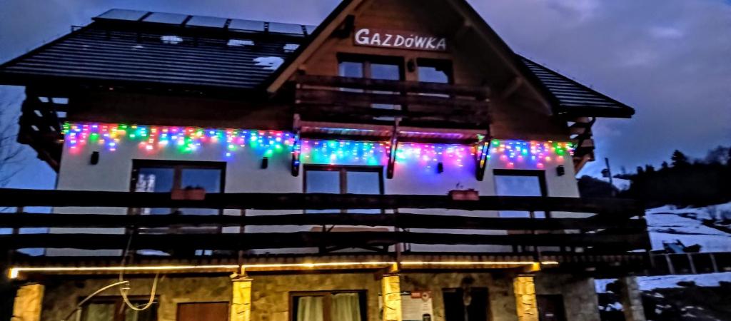 Budova, kde se farma nachází