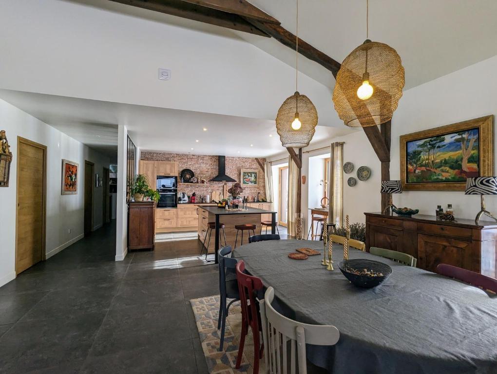 Η κουζίνα ή μικρή κουζίνα στο La Béraine "rien que pour vous"