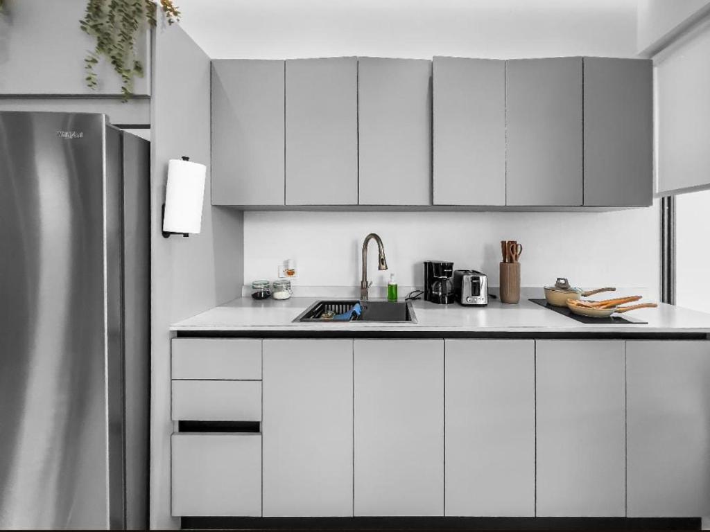 Kuchyň nebo kuchyňský kout v ubytování Hyde Park 5 Elegant Comfy Apt in San Juan