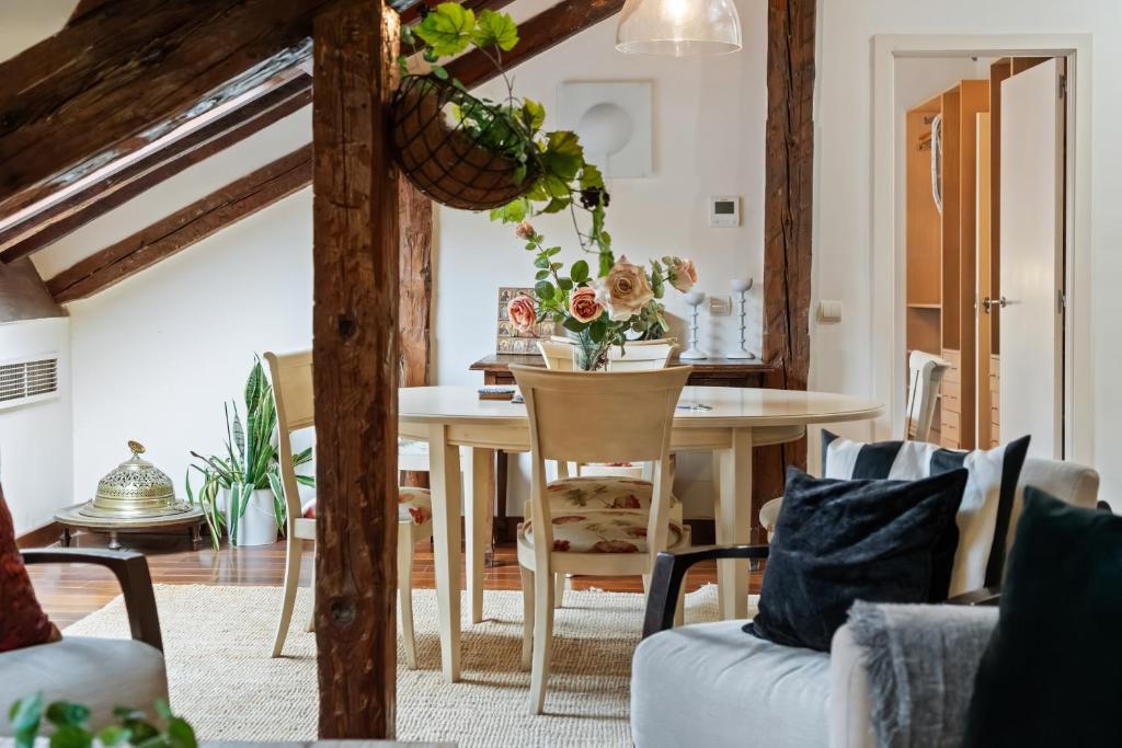 Calm and bright apartment, center La Latina D.ALB