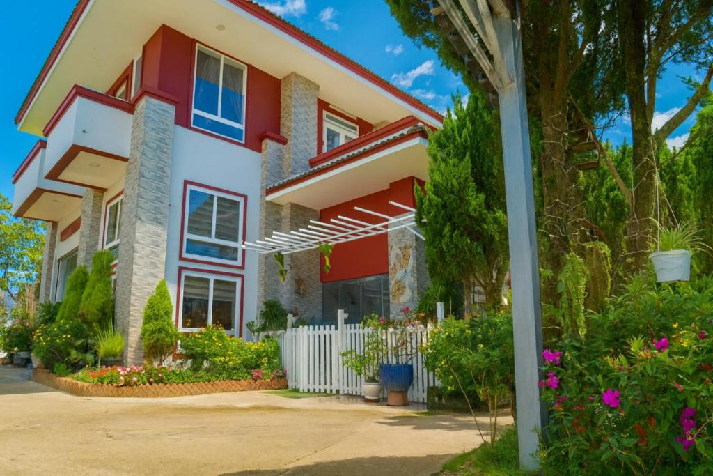 Κήπος έξω από το Cao Nguyên Đỏ Homestay - BBQ - Coffee