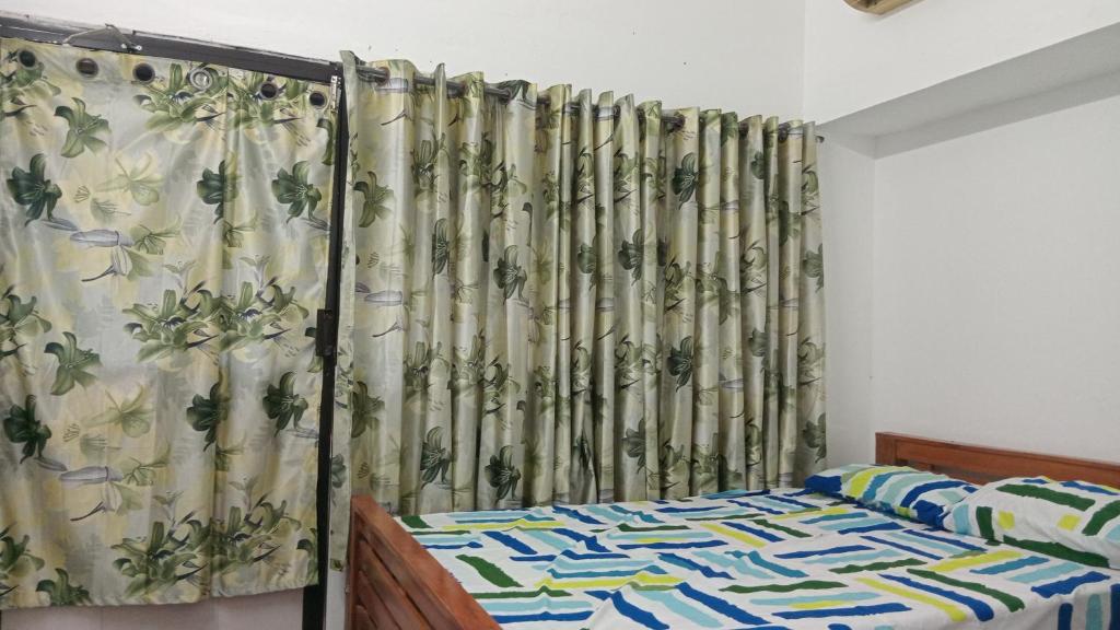 Postel nebo postele na pokoji v ubytování Triveni Home