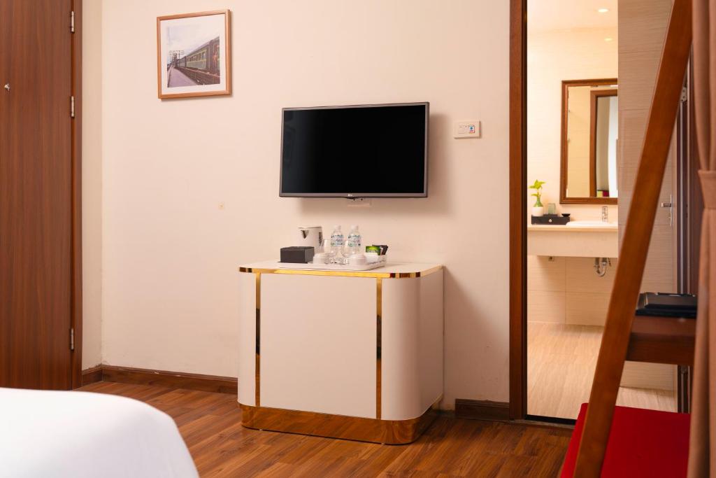 The Embassy Hotel Hanoi - 5