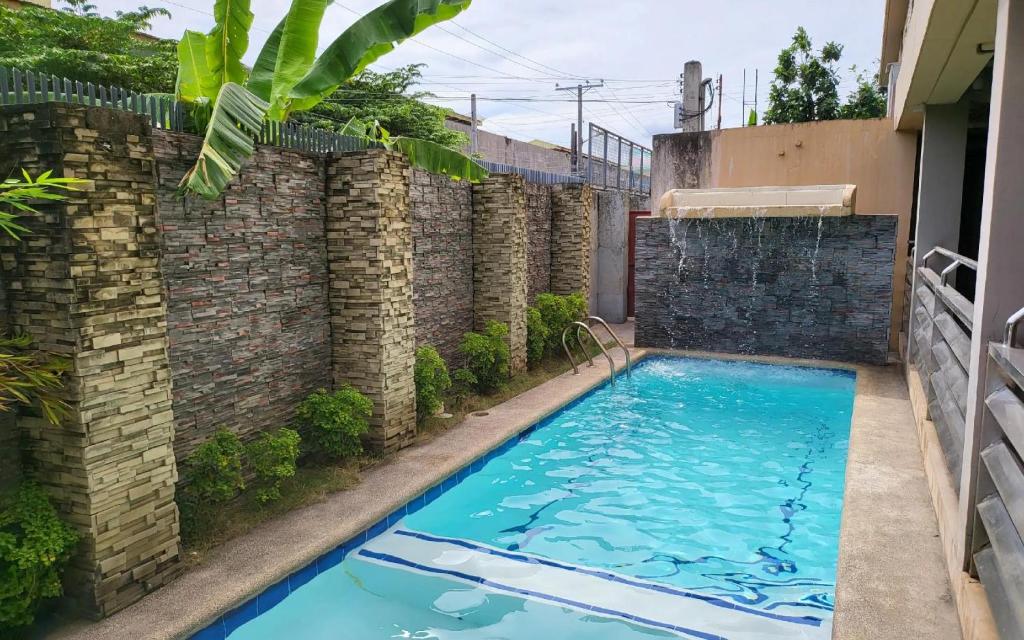 Бассейн в Grand Apartelle Mandaue Cebu или поблизости