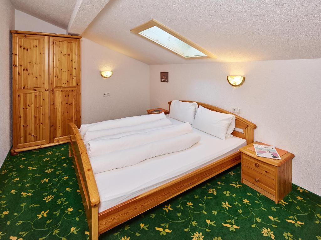 Postel nebo postele na pokoji v ubytování Apartments Serafin