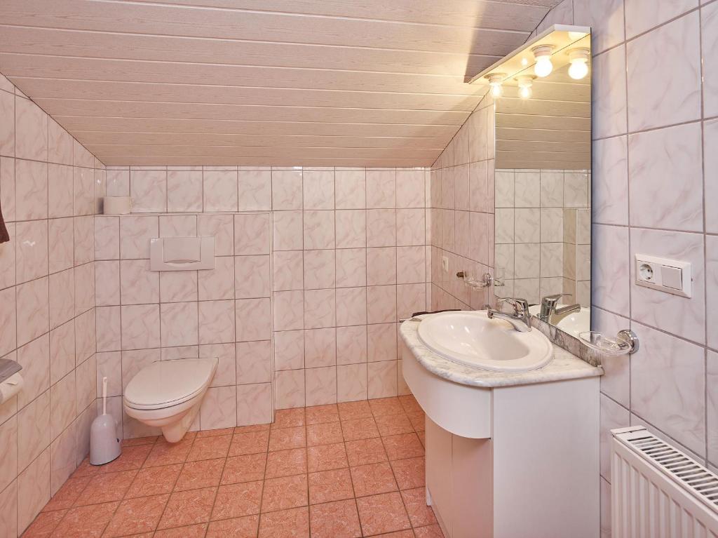 Koupelna v ubytování Apartments Serafin