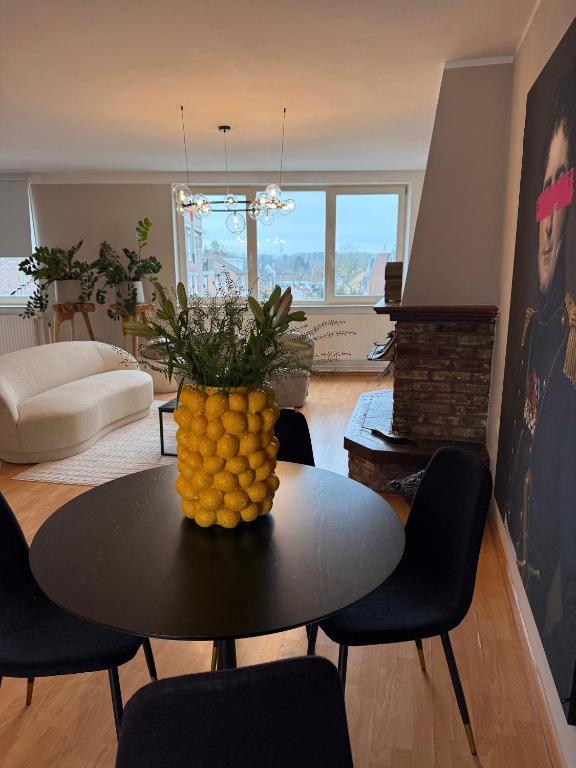 a living room with a table with oranges on it at De boekanier in Meerssen