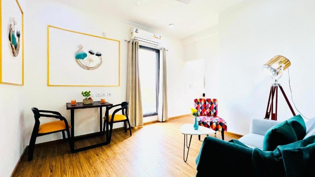 Olive Service Apartments - City Centre Noida - 
