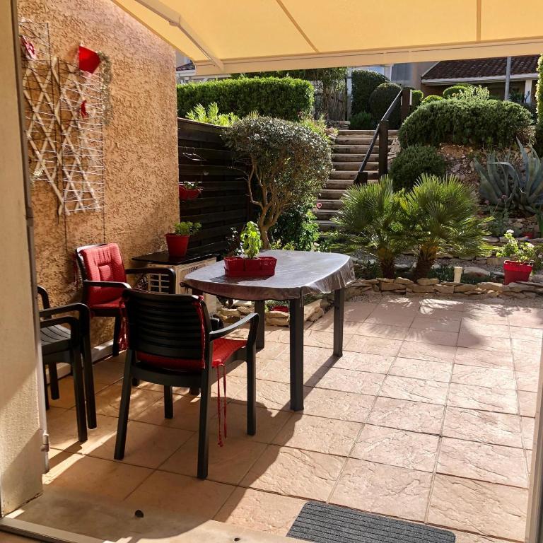 a table and chairs sitting on a patio at Au petit bonheur in Calvisson