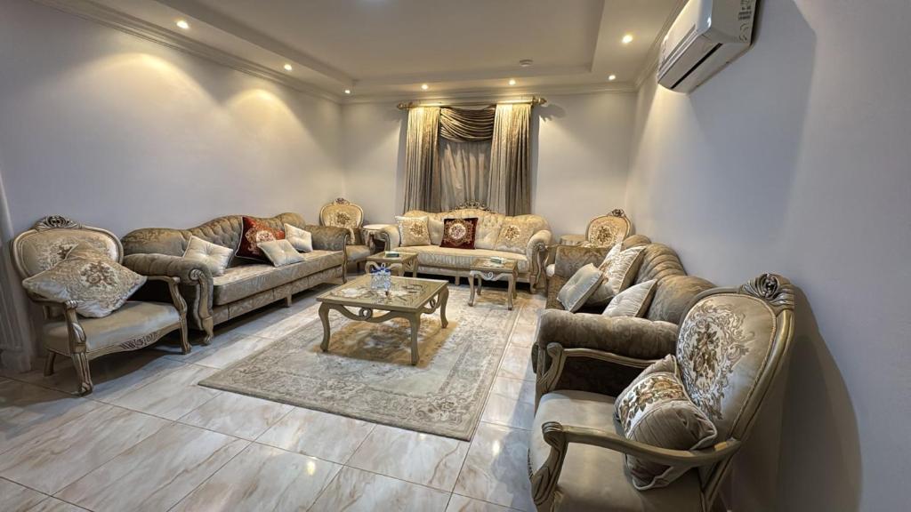 Χώρος καθιστικού στο مسكن الهجرة