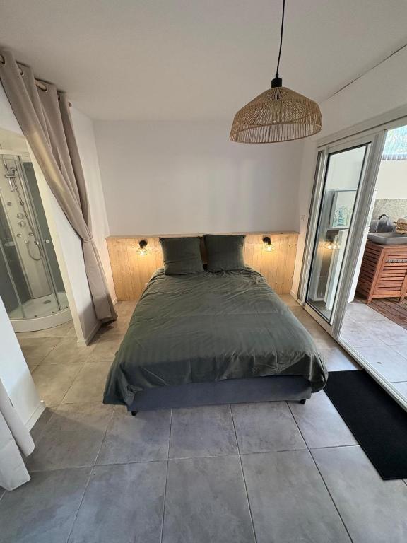 En eller flere senge i et værelse på Bungalow Fleur de Tiaré