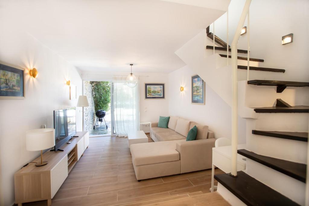 Seascape Agistri Apartment by RentalsPro - Pefkochori Halkidiki