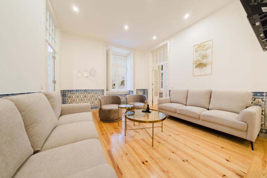Heart of Lisbon Luxury Stay for 10 wAC