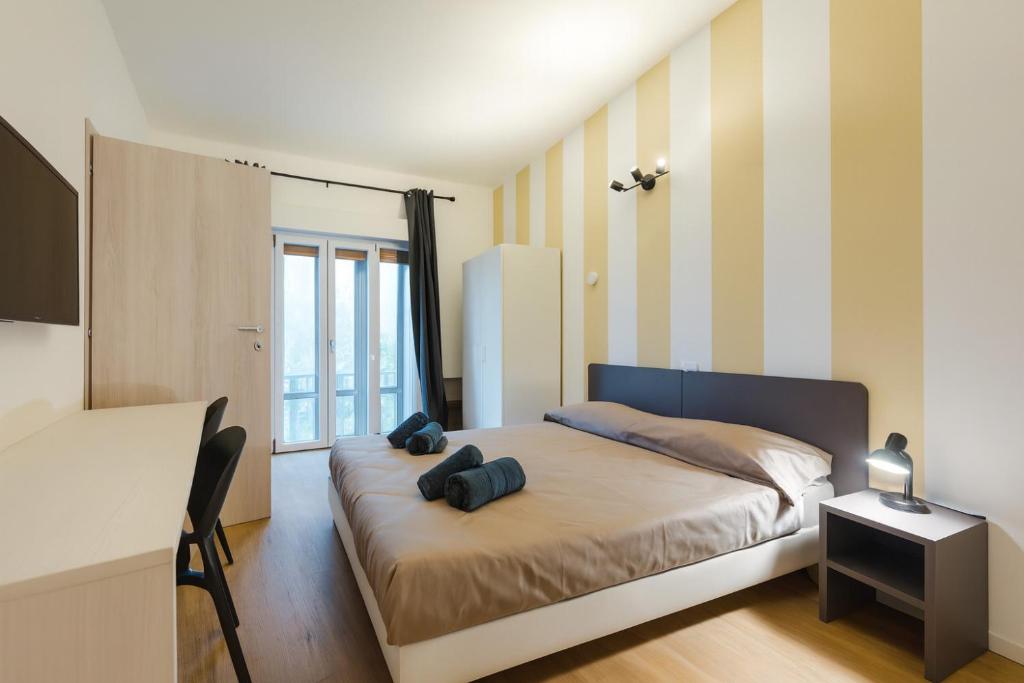 En eller flere senge i et værelse på Moderna stanza 2 con terrazza vicino alla Stazione