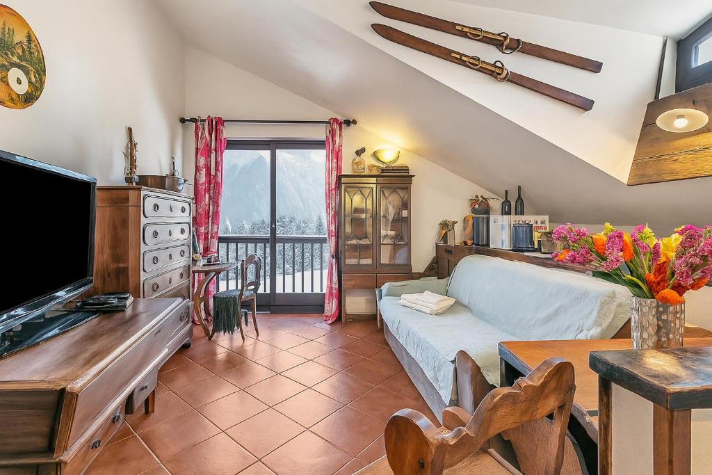 Μια τηλεόραση ή/και κέντρο ψυχαγωγίας στο Champlas Suite - Happy Rentals