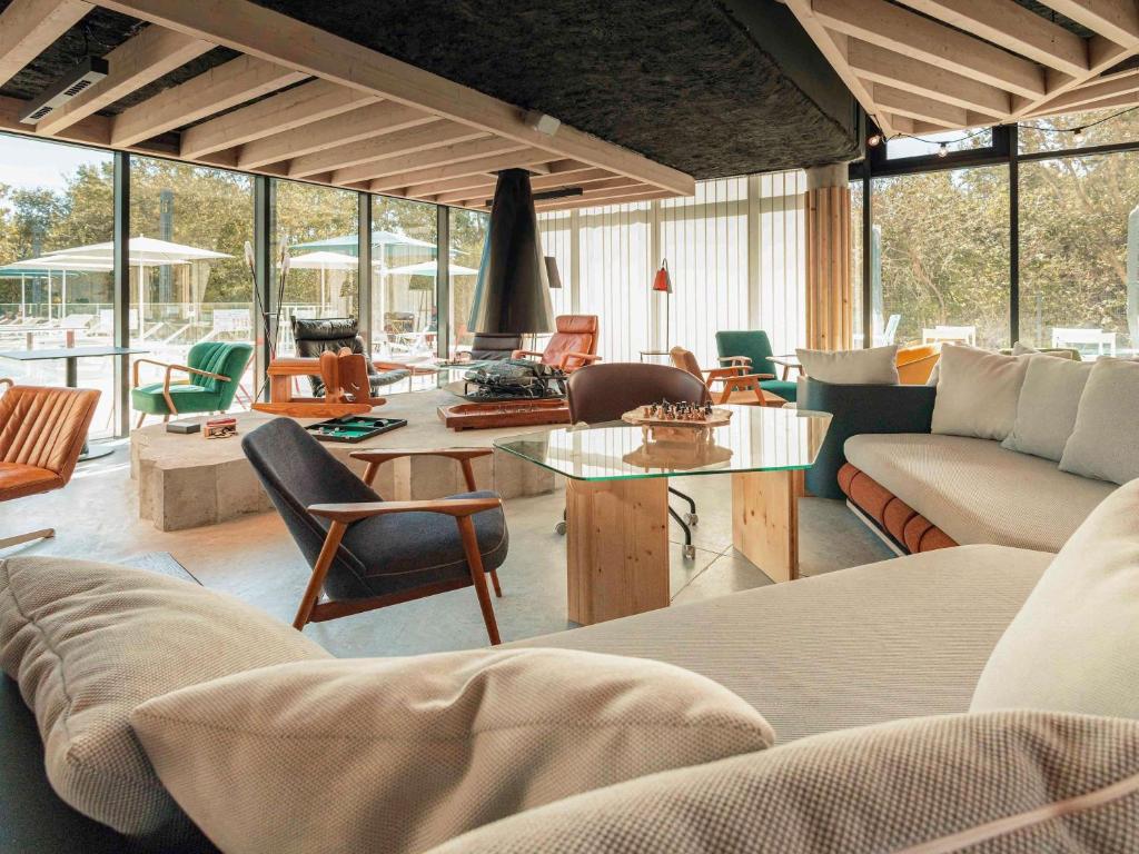 Гостиная зона в ibis Styles La Rochelle Centre Gare