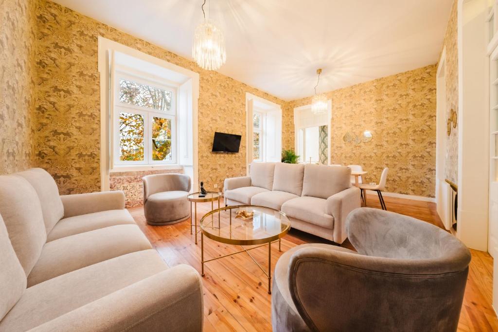 Stylish Central Lisbon 5BR Apartment wAC