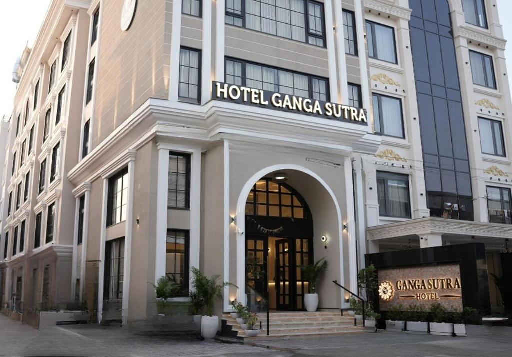 Η πρόσοψη ή η είσοδος του Hotel Ganga Sutra