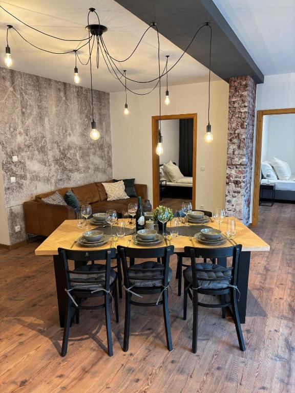 a dining room with a table and chairs at Ferienwohnung Strizi in Ruhpolding