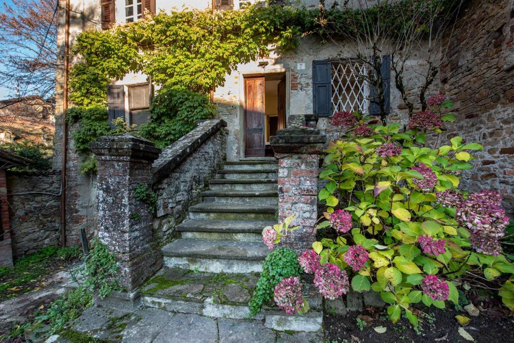 O grădină în afara Casa Dolcetto