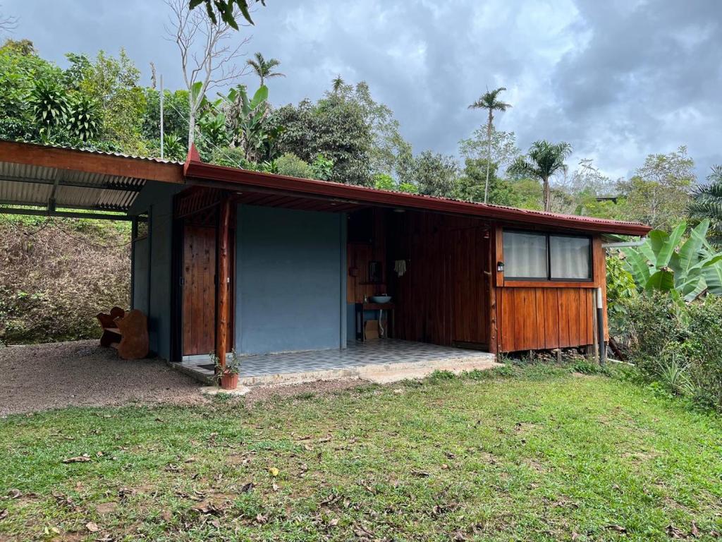 Tòa nhà nơi khu cắm trại tọa lạc