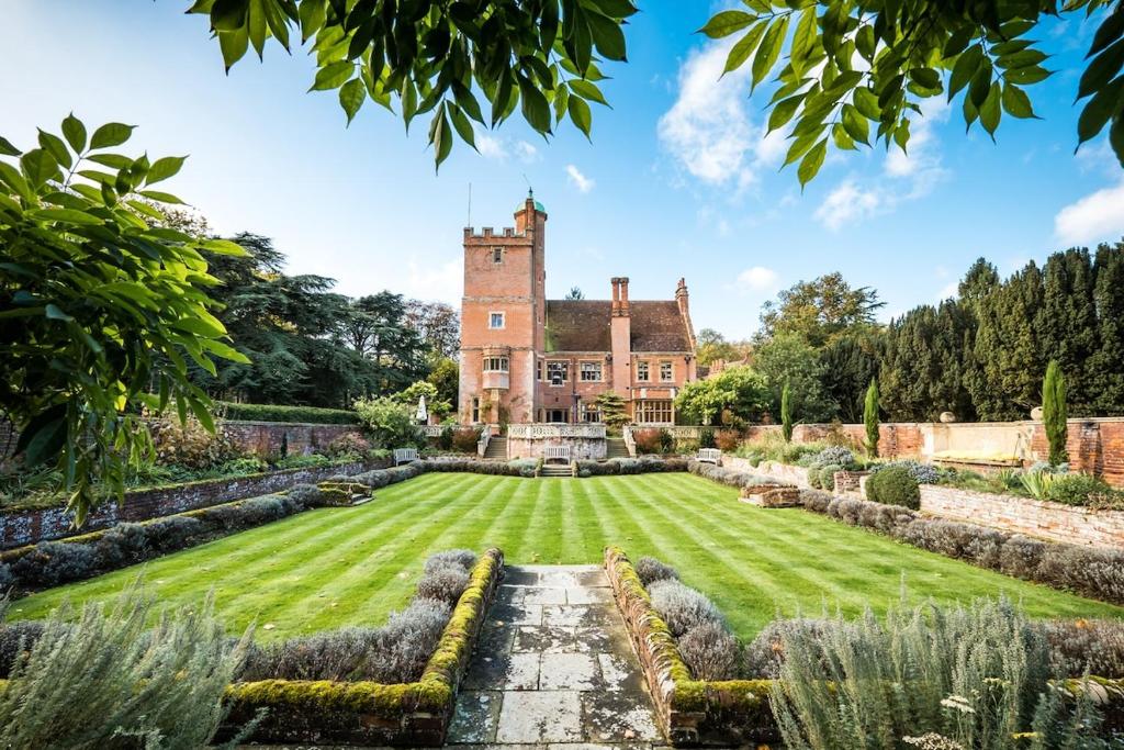 En have udenfor Spacious Country House Apartment