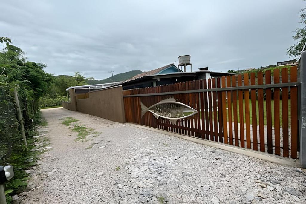 Fotografie z fotogalerie ubytování Casa a apenas 150 metros da Praia da Gamboa! v destinaci Gamboa