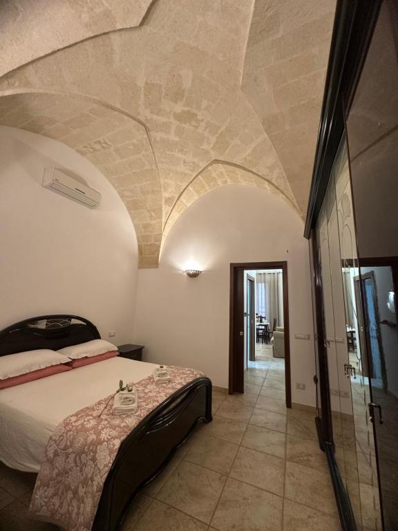 a bedroom with a bed in a room at Princess Mafalda house in Grottaglie